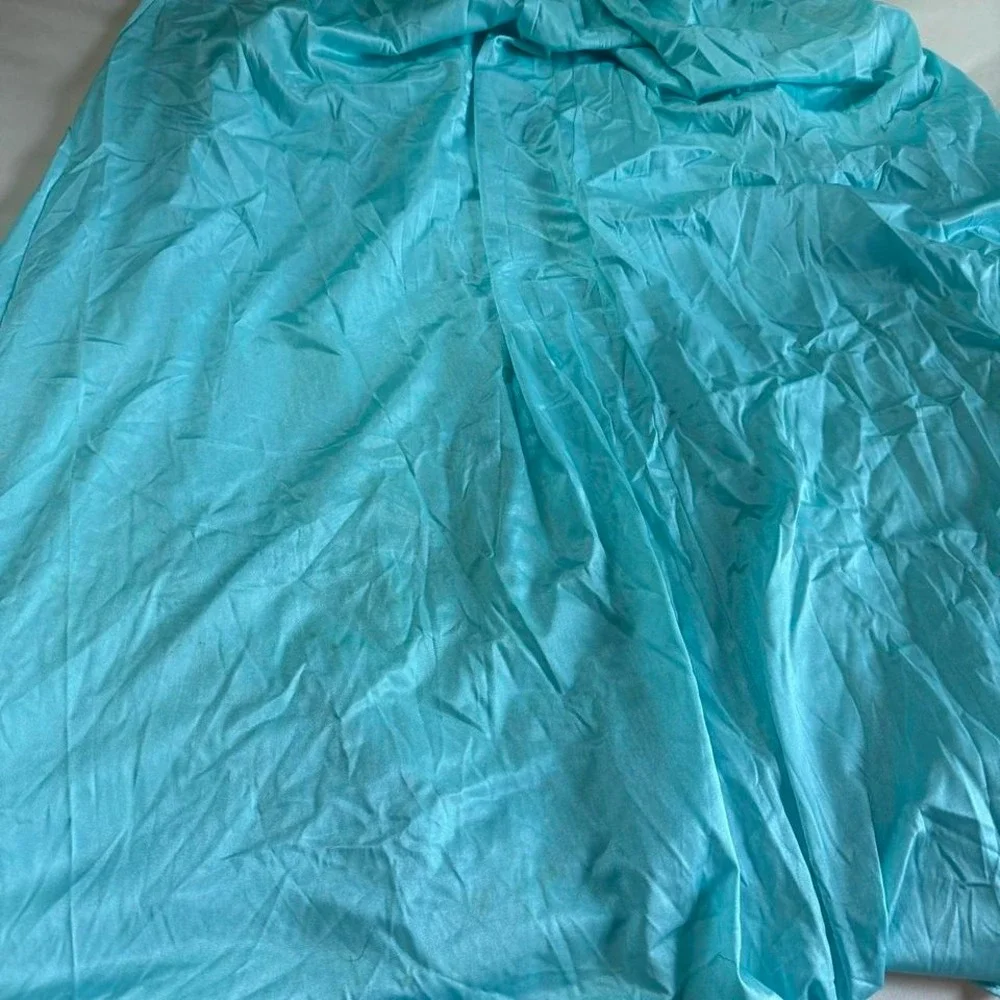 vintage blue nightgown  70s fits like‎ an xl aqua blue n